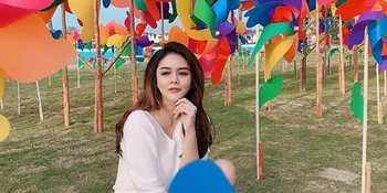 Jarang Terekspose, Sosok Ibu Jenita Janet yang Awet Muda Mencuri Perhatian