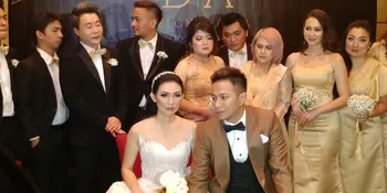 Jatuh Cinta pada Pandangan Pertama, Begini Kisah Cinta Delon Thamrin dan Sang Istri