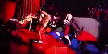 Jatuh Dari Panggung, Madonna Masih Berdiri Untuk Bernyanyi