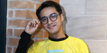 Jauh Dari Gosip, Ini Cara Ricky Harun Buat Rumah Tangga Harmonis