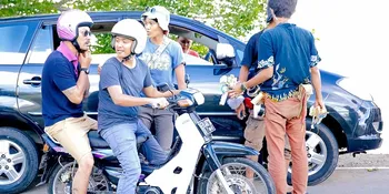 Jauh Dari Istri, Rio Dewanto Ketahuan Mesra Dengan Seorang Pria?