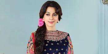Jauh-Jauh Liburan ke Cuba, Juhi Chawla Masih 'Berada di India'