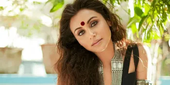 Jauhi Media, Rani Mukherjee Rayakan Durga Puja di Luar Negeri?