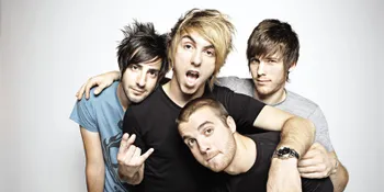 Jelang Konser, All Time Low Jualan Dengan Bahasa Indonesia