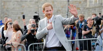 Jelang Menikah, Pangeran Harry Sapa Warga Inggris di Windsor Castle