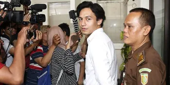 Jelang Sidang Putusan, Jefri Nichol Dapat Coklat Dari Fans