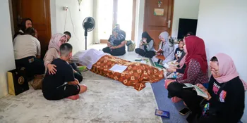 Jenazah Ibunda Jeje Govinda Tiba di Rumah Duka, Disambut Isak Tangis Keluarga