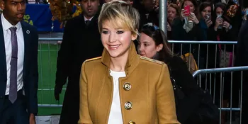 Jennifer Lawrence Kalahkan Angelina Jolie Sebagai Artis Terbaik