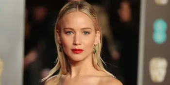 Jennifer Lawrence Tertangkap Gandeng Mesra Pacar Barunya