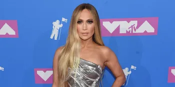 Jennifer Lopez Pamer Bicep Ala Superwoman, Latihannya Kaya Apa Sih?