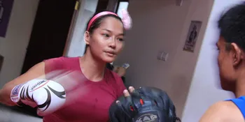 Jenny Cortez Nge-DJ Party di Australia