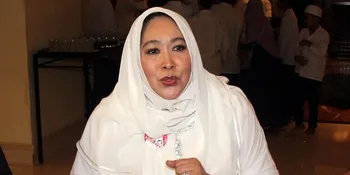 Jenny Rachman Bagikan Takjil dan Sembako Untuk Warga Terdampak Covid-19