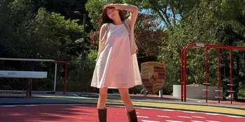 Jeongyeon TWICE Tunjukkan Gaya Transisi Musim Gugur,  Pakai Cardigan dan Boots