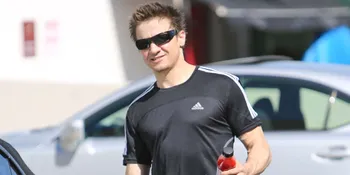 Jeremy Renner Penuhi Panggilan 'CAPTAIN AMERICA: CIVIL WAR'