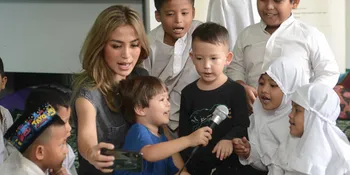 Jessica Iskandar Ajari El Barack Indahnya Berbagi Saat Kunjungi Rumah Singgah