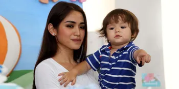 Jessica Iskandar Ingin Stop Beri ASI, Baby El Buka-Buka Sendiri