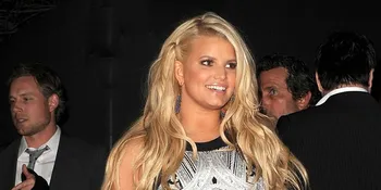 Jessica Simpson Muncul Lagi Pasca Melahirkan, Makin Seksi?