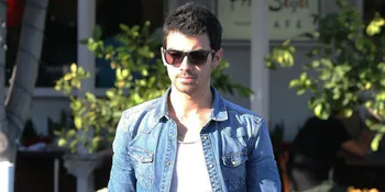 Joe Jonas Hisap Ganja Bareng Miley Cyrus dan Demi Lovato