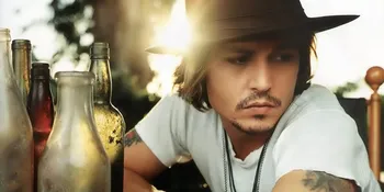 Johnny Depp Kini Berhenti Minum Alkohol