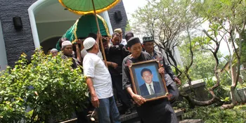 Jojon Dimakamkan Satu Deret Dengan Ayah Ibunya