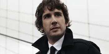 Josh Groban Ngamuk Gara-Gara Tak Bisa Ikut Pemilu