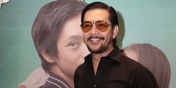 Jual Kalender, Cara Kocak Ferry Salim Sambut Tahun Baru