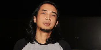 Jualan Kaos di Mall, Piyu Stop Bermusik?