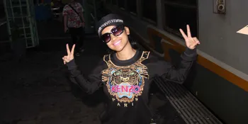 Julia Perez Putus Dengan Gaston Castano?