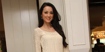 Julie Estelle Berkaca-Kaca Bacakan Surat Cinta Untuk Mama