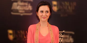 Julie Estelle Tampil Layaknya Putri Raja di FFI 2016