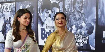 Jumpa dengan Agastya Nanda, Rekha Peluk Cucu Amitabh Bachchan Itu dengan Hangat