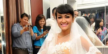 Jupe Jalani Sesi Foto Pre-Engagement Tanpa Gaston