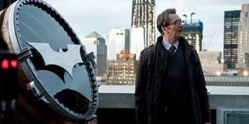'JUSTICE LEAGUE' Bakal Kenalkan Karakter Komisioner Gordon?