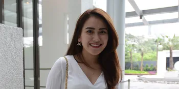 Kabarnya Dilabrak, Ayu Ting Ting Malah Asyik Jualan Milk Ice