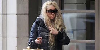 Kabur Dari Rumah, Amanda Bynes Tertangkap Tidur di Mall