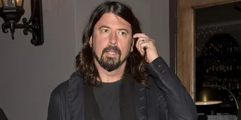 Kaki Patah, Inilah Kondisi Dave Grohl Pasca Operasi