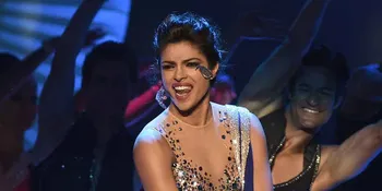 Kalau Priyanka Chopra Bertemu Britney Spears, Jadinya ...