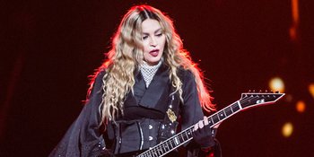 Kangen Momen Bareng Anak, Madonna Unggah Foto Bikin Trenyuh