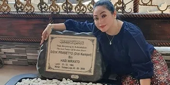 Kangen, Yan Vellia Kunjungi Makam Mendiang Didi Kempot