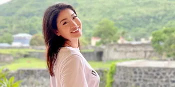Karenina Sunny Hiking Bersama Keluarga ke Air Terjun Cibeureum, Ajak Serta Ibunya yang Berusia 66 Tahun