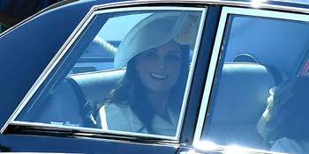 Kate Middleton Kendarai Mobil Sendiri ke Istana, Sebuah Pemandangan Langka!