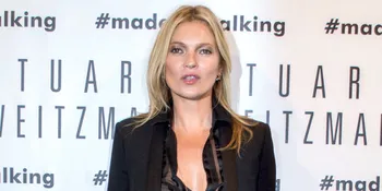 Kate Moss Pose Tanpa Busana Untuk Majalah Perancis