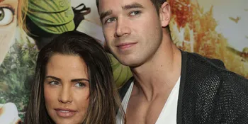 Katie Price Melahirkan Bayi Laki-Laki Prematur