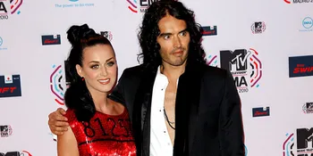 Katy Perry: Russell Brand Menceraikanku Lewat SMS