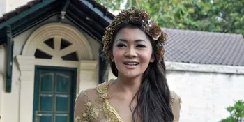 Ke Cirebon, Indah Dewi Pertiwi Tak Lengkap Tanpa Nasi Jamblang