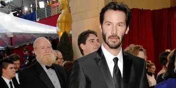 Keanu Reeves Terlihat Penuh Darah! Kenapa?
