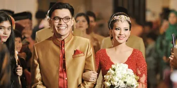 Kebahagiaan Tya Ariestya Gelar Resepsi Pernikahan