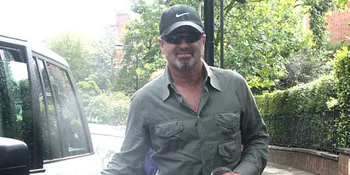 Kecelakaan, George Michael Tampik Isu Percobaan Bunuh Diri