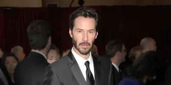 Kehidupan Keanu Reeves Dihancurkan Oleh Dua Gadis?