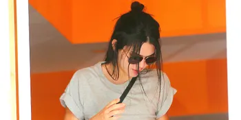 Kelelahan, Masihkah Kendall Jenner Terlihat Cantik?